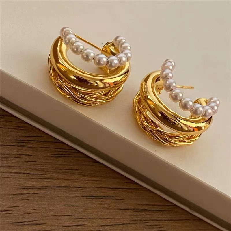 Vintage Style Geometric Metal Gold Plated Artificial Pearls Women's Earrings 1 Pair display picture 4