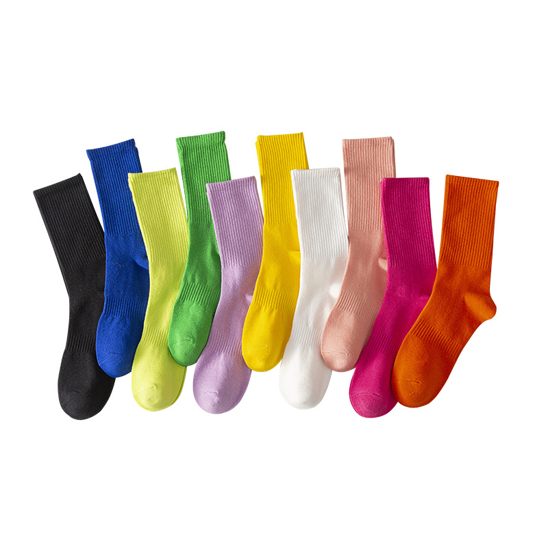 Calcetines de algodón de color liso a media pantorrilla para otoño e invierno, venta al por mayor, calcetines de algodón peinado para mujer, medias de algodón a rayas caramelo