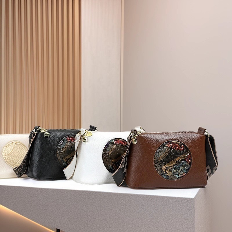 Classic Women's Shoulder Bag With Artistic Chinese Embossed Style_voghion.com