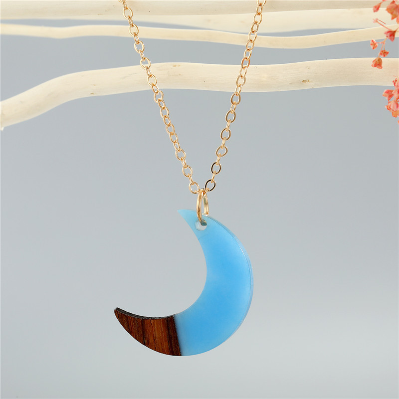 Bohemian Retro Resin Wood Splicing Moon Pendant Necklace Clavicle Chain European Cross-border Jewelry display picture 3