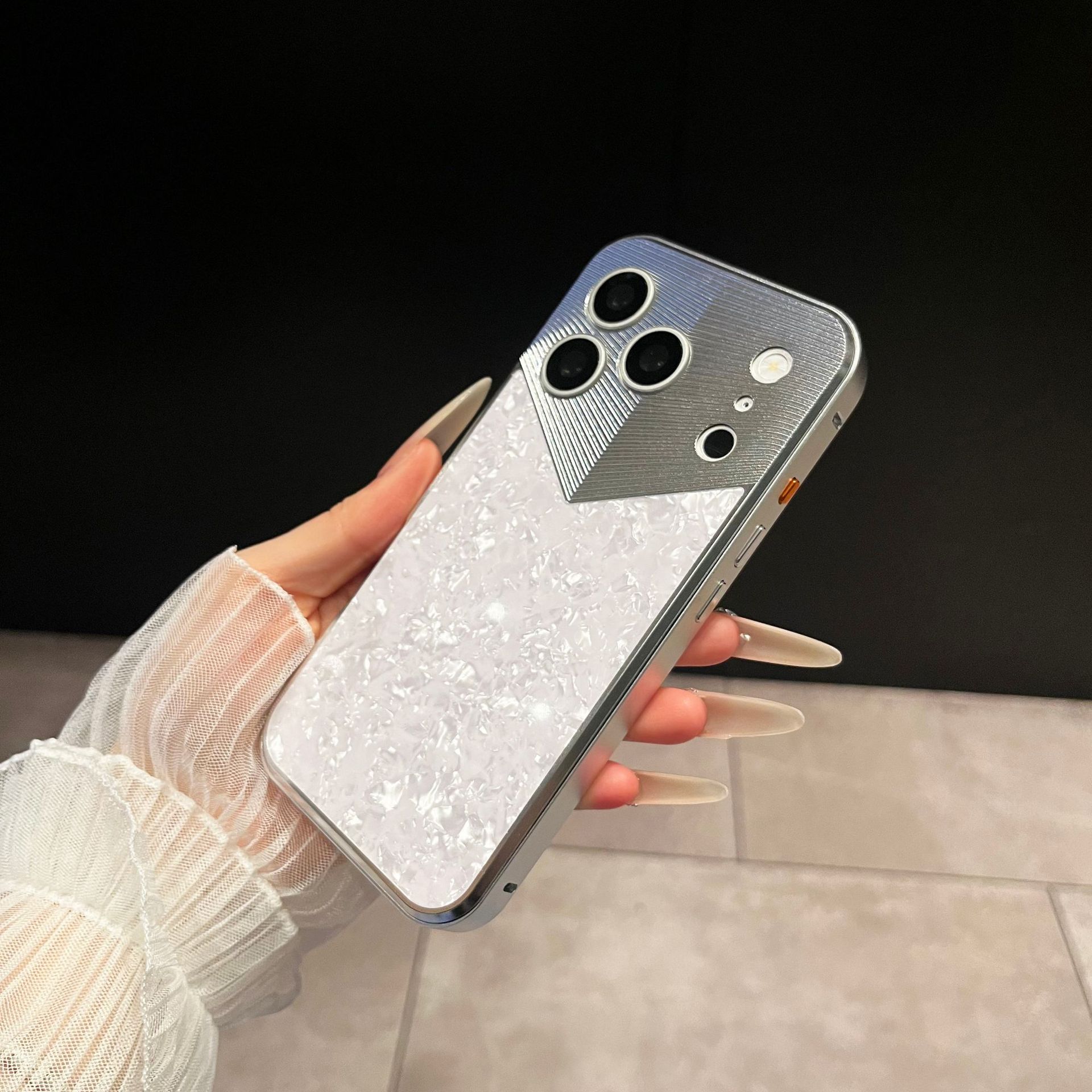 Ốp lưng điện thoại chống sốc viền dày họa tiết vỏ sò ánh kim — Đen Huyền, Trắng Kim Cương, Xanh Lam, iphone17pro chi tiết 9