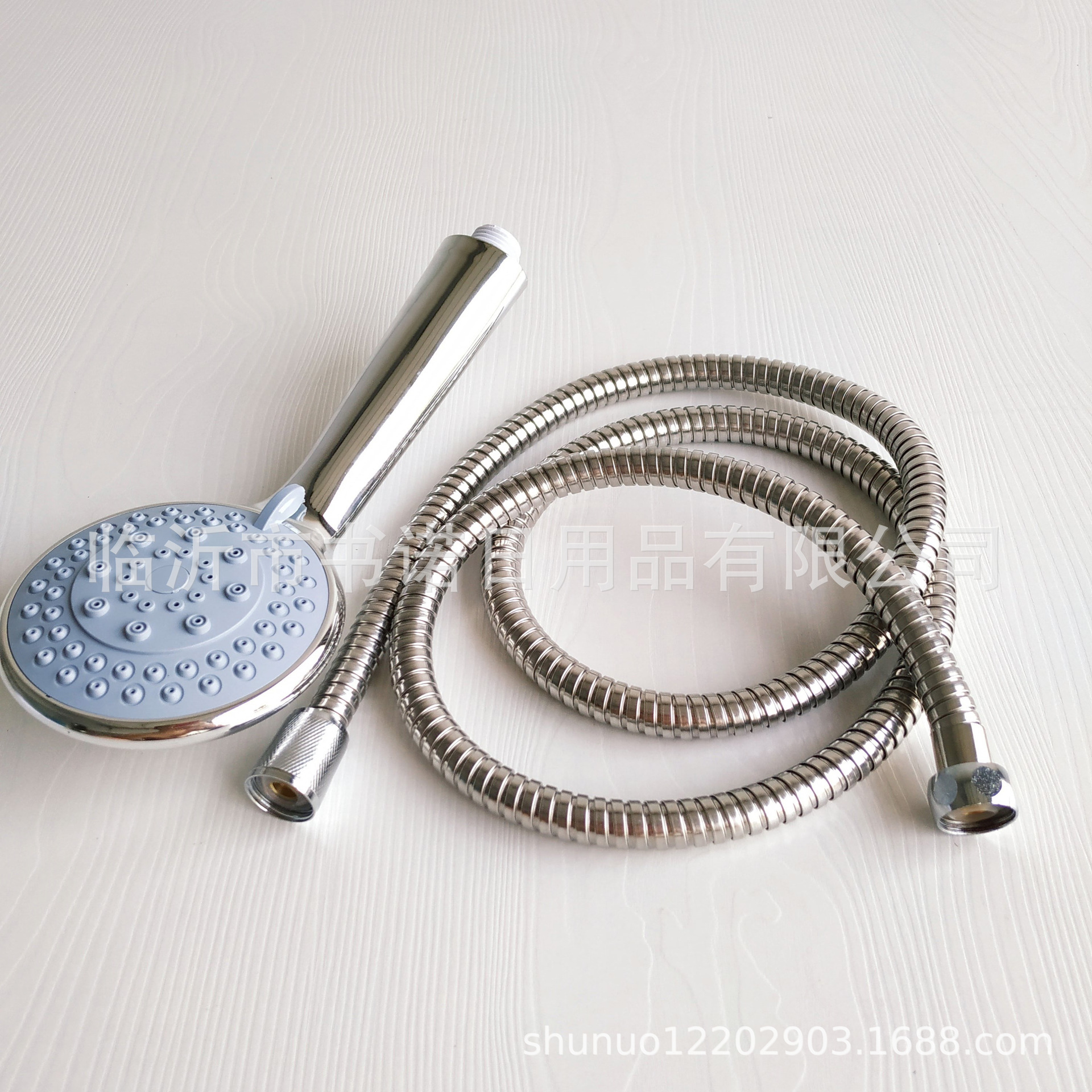 1.4-meter stainless steel shower hose, water heater, shower head set, 5-yuan store supply, shower head undefined