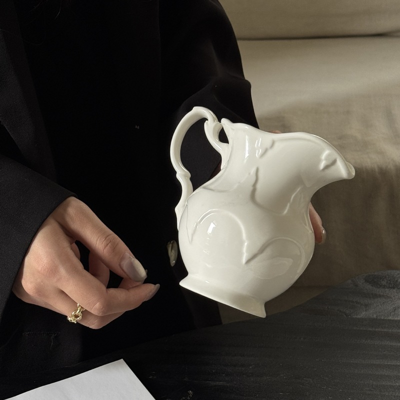 新しいフランス中世の雰囲気エンボスセラミックミルクカップコーヒーミルクポット小さな花瓶収納瓶家庭用卸売|undefined
