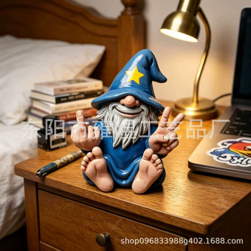 Фигурка гнома-волшебника Sassy Wizard для декора дома