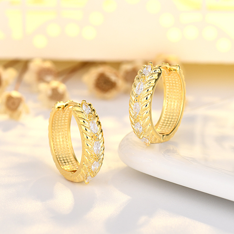 Pendientes de oreja de trigo elegante de lujo ligero 2023 nuevas mujeres de moda de verano nicho diseño exquisito todos los partidos pendientes de hebilla de oreja