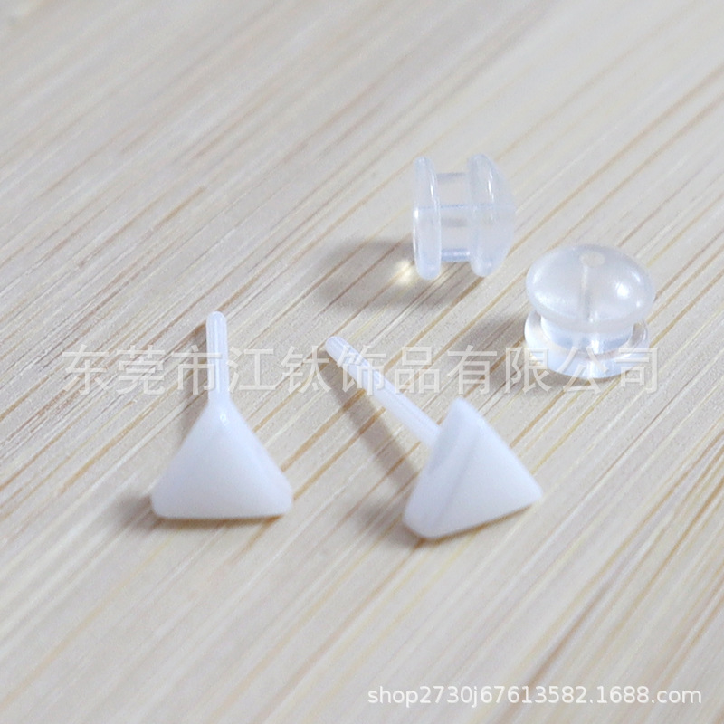 Pointed titanium steel lip stud product view