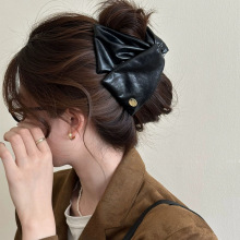 韩系纯色金标皮质三角抓夹秋冬蝴蝶结发夹女后脑勺高级感鲨鱼夹