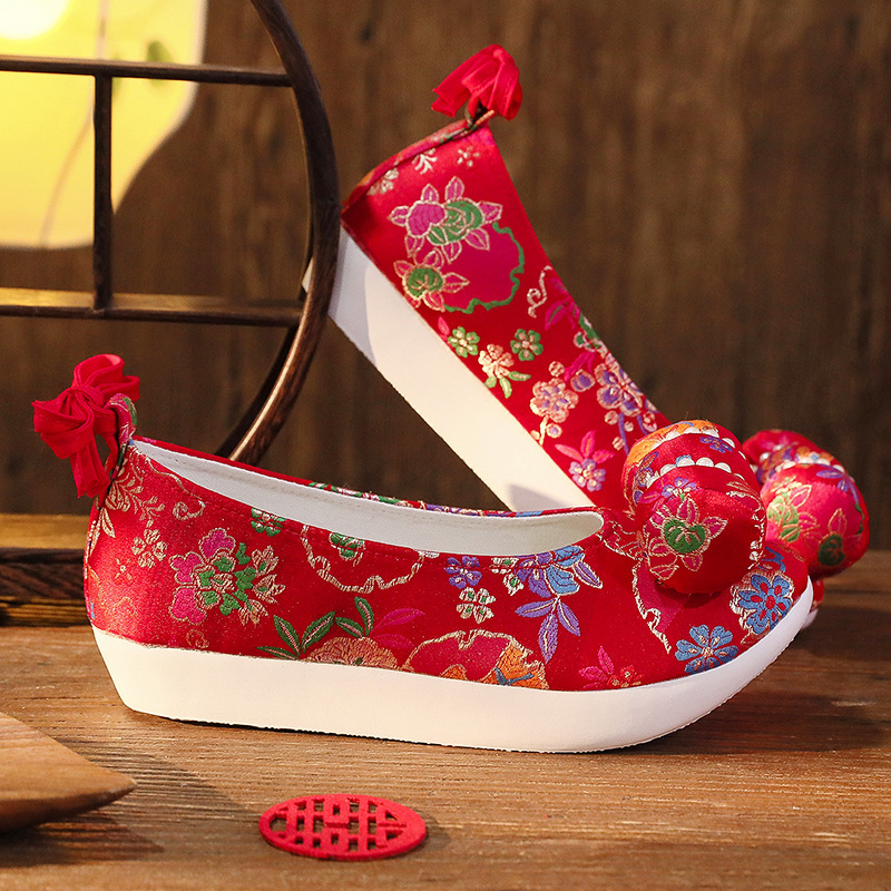 [Flowers] small pillow cloud head beads flower ancient style climbing cloud shoes cloud head shoes wedding shoes ancient costume Hanfu shoes women's shoes