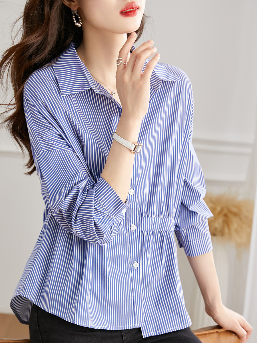 Directo de fábrica asimétrica plisada azul Camisa de rayas de manga larga de las mujeres otoño diseño sentido nicho superior algodón camisa blanca