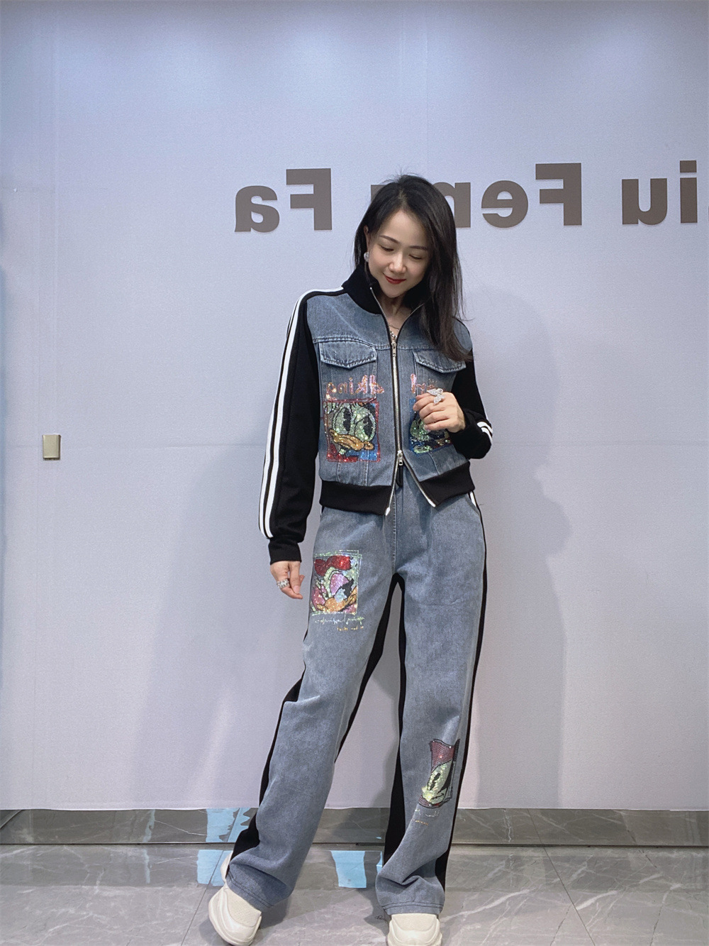 Short cardigan with zipper
