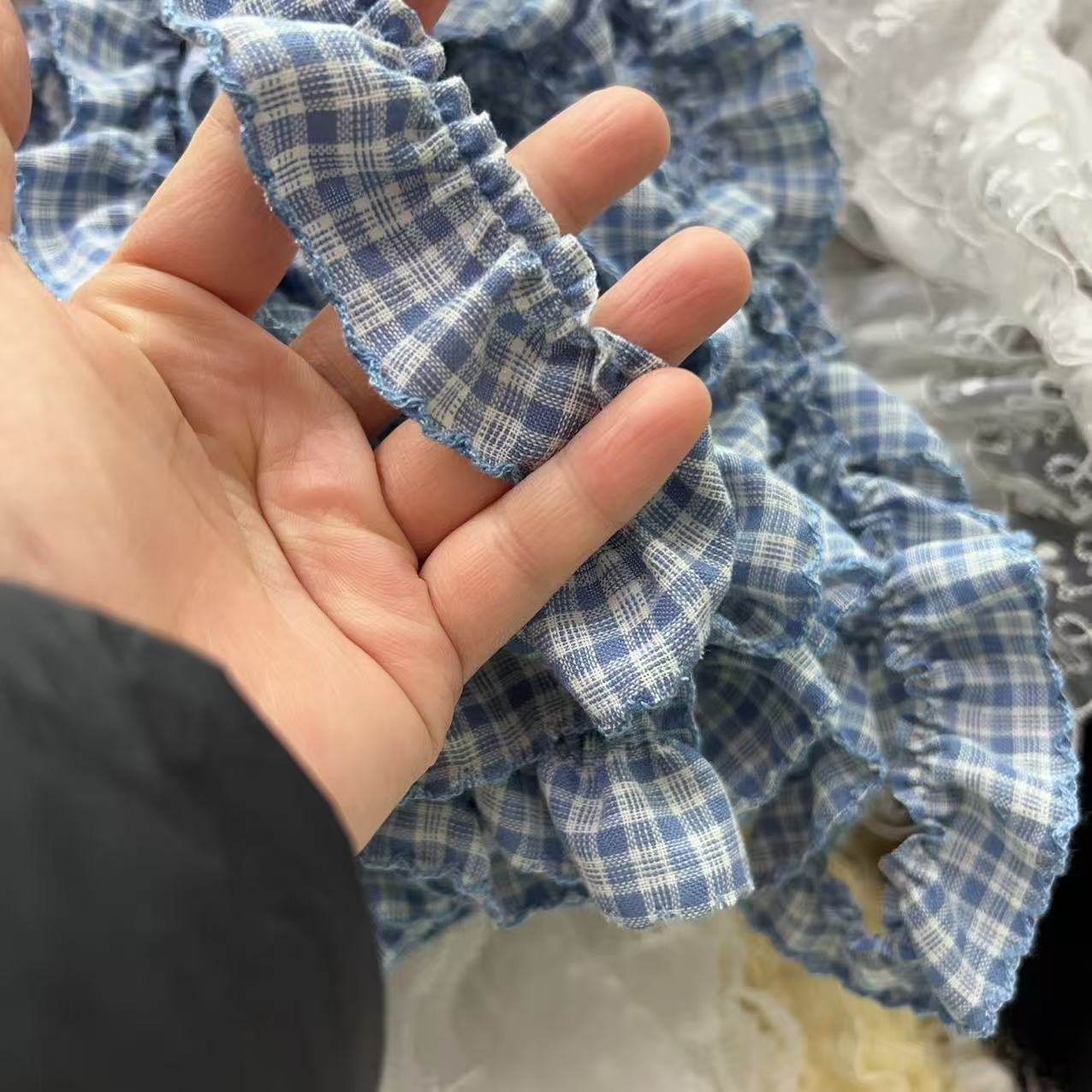 Encaje plisado a cuadros azules de 5 yardas