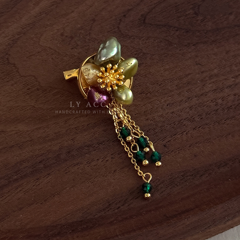 Nuevo broche de flor de perla barroca natural retro, broche antiexposición de nicho de alta gama, ramillete de platycodon