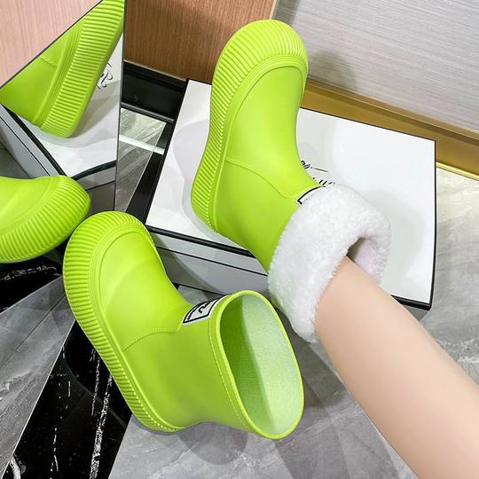 In stock Korean style fashionable mid-calf fashion women's boots comfortable waterproof non-slip lightweight soft wear-resistant thick-soled rain boots Women's outer