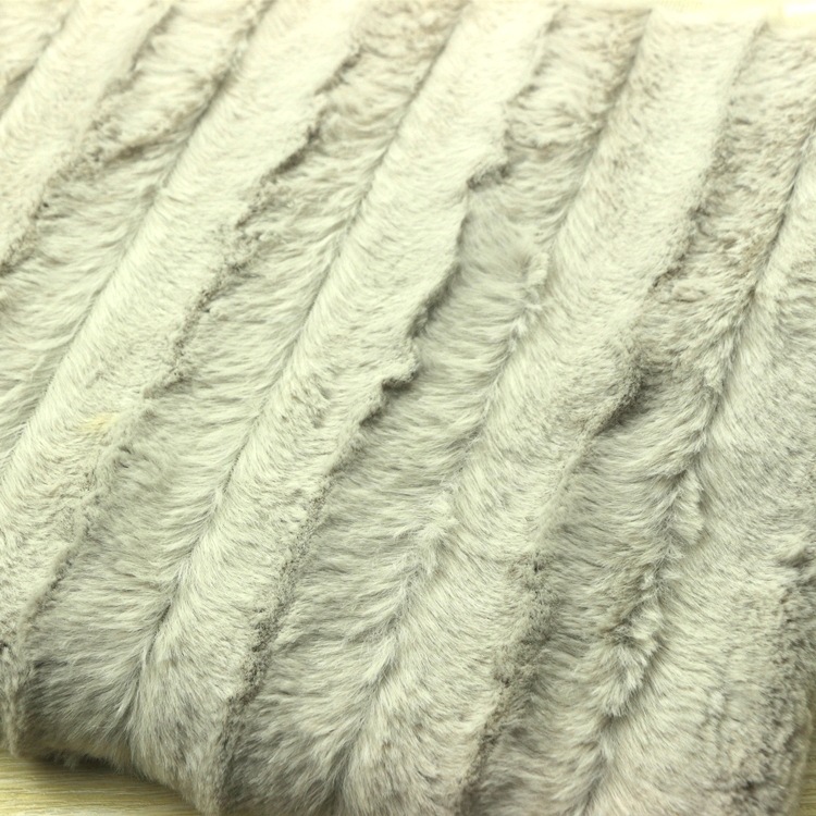 喷花PV绒玩具绒服装家纺面料竖直刷条刷花喷花无光长毛绒PV绒布料