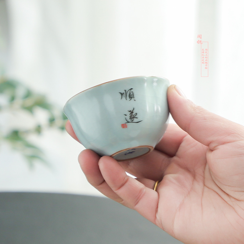 Tianqing Ru Kiln 꽃잎 찻잔이 원활하게 진행됩니다.