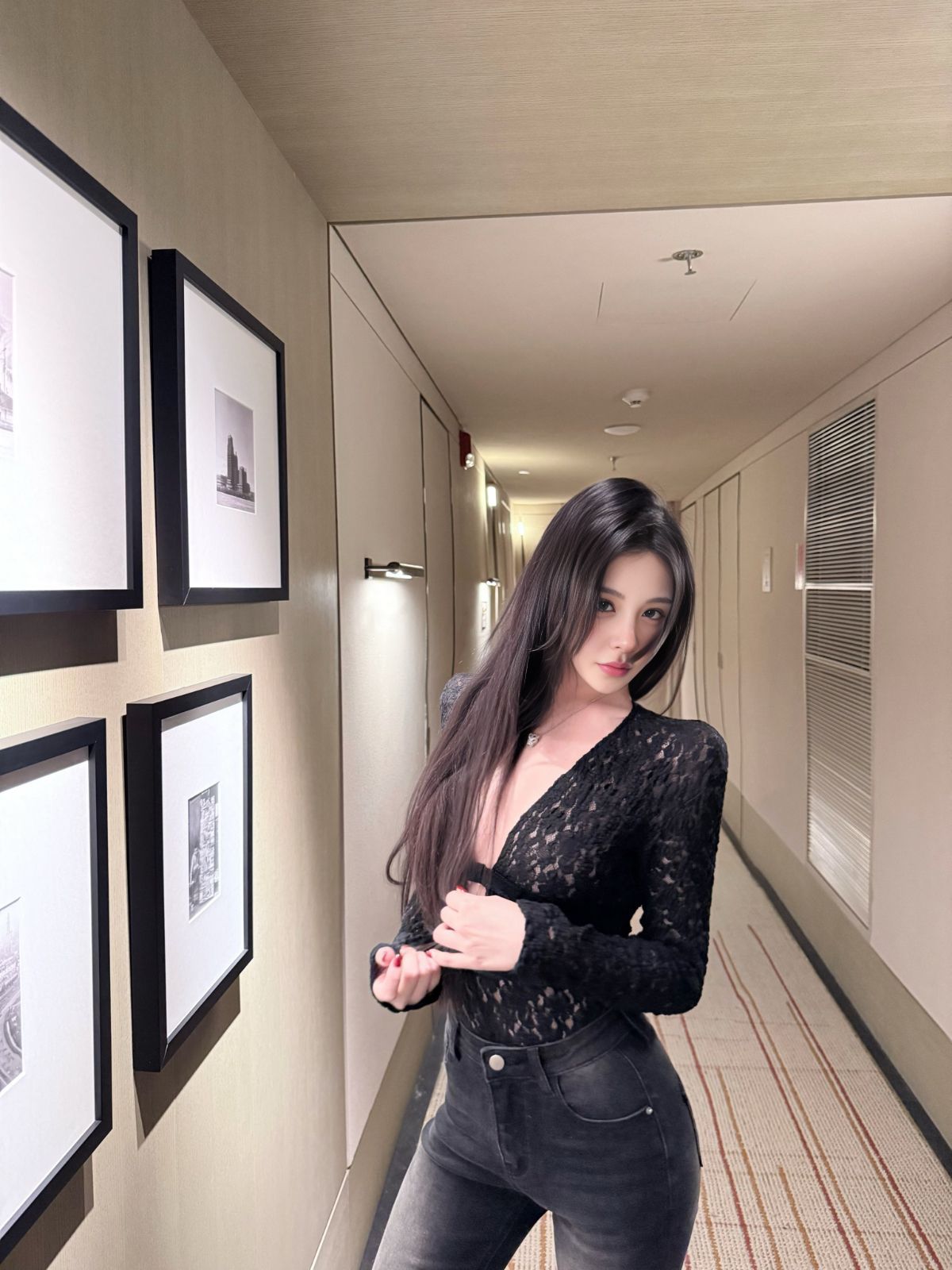 Sexy hottie cuello en V profundo arco encaje camiseta de invierno para mujeres image 3