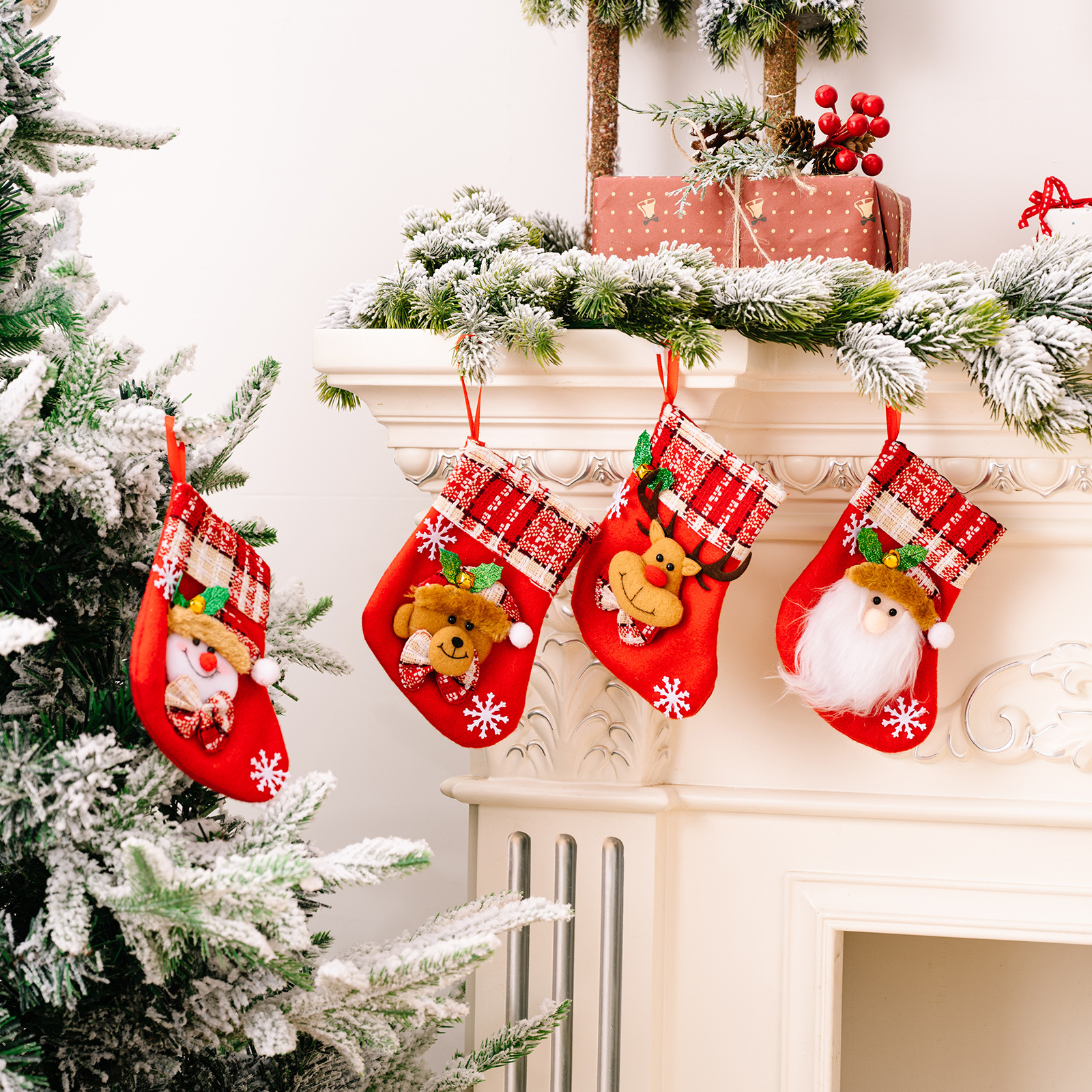 Natal Novas decorações de Natal Floco de neve com sinos Meias de desenho animado Velho boneco de neve Alce Meia de Natal Sacola de presente_voghion.com