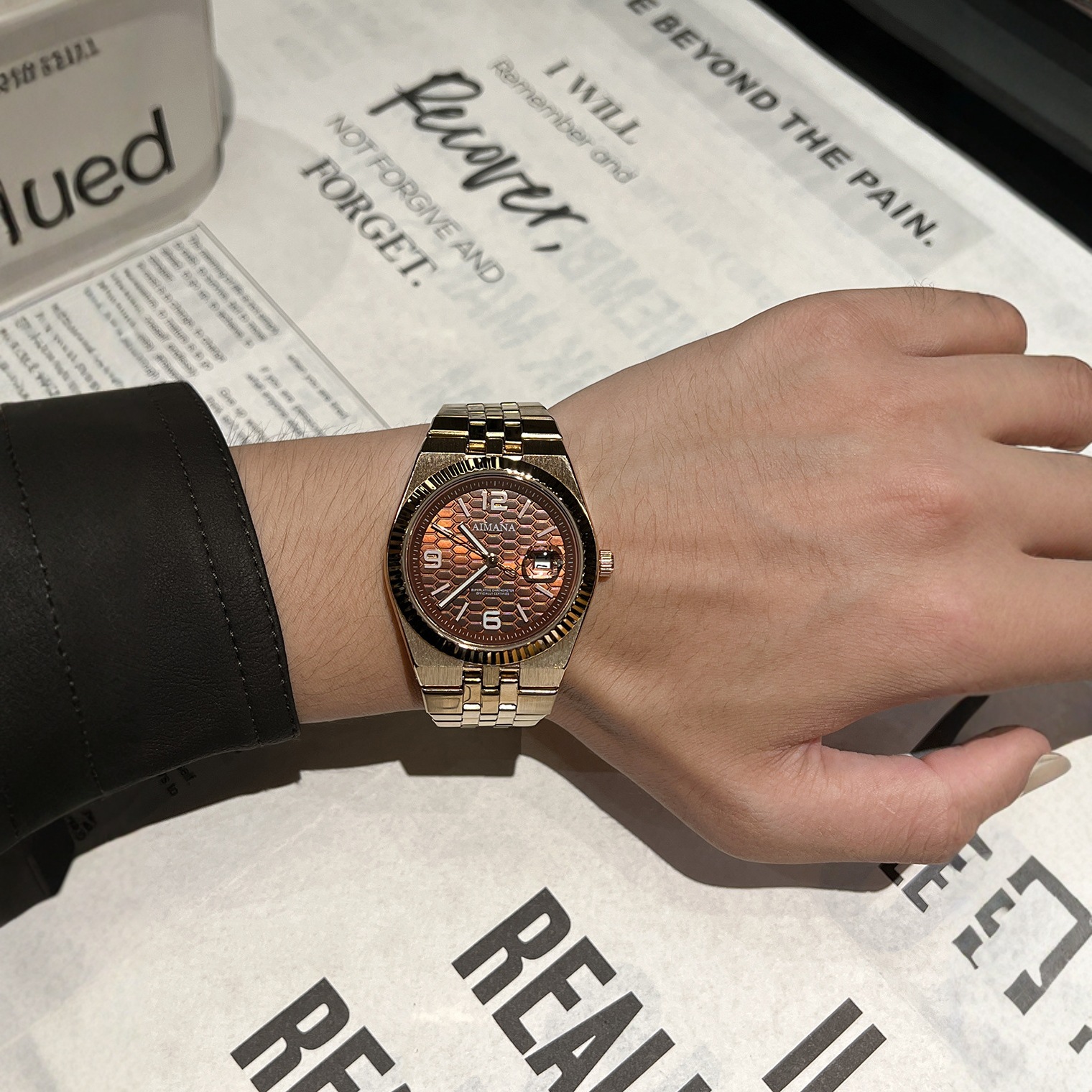 2025 New Cross-Border Brand Men's Watch Honeycomb Disc Luminous Ultra-Thin Watch Foreign Trade Hot Batch