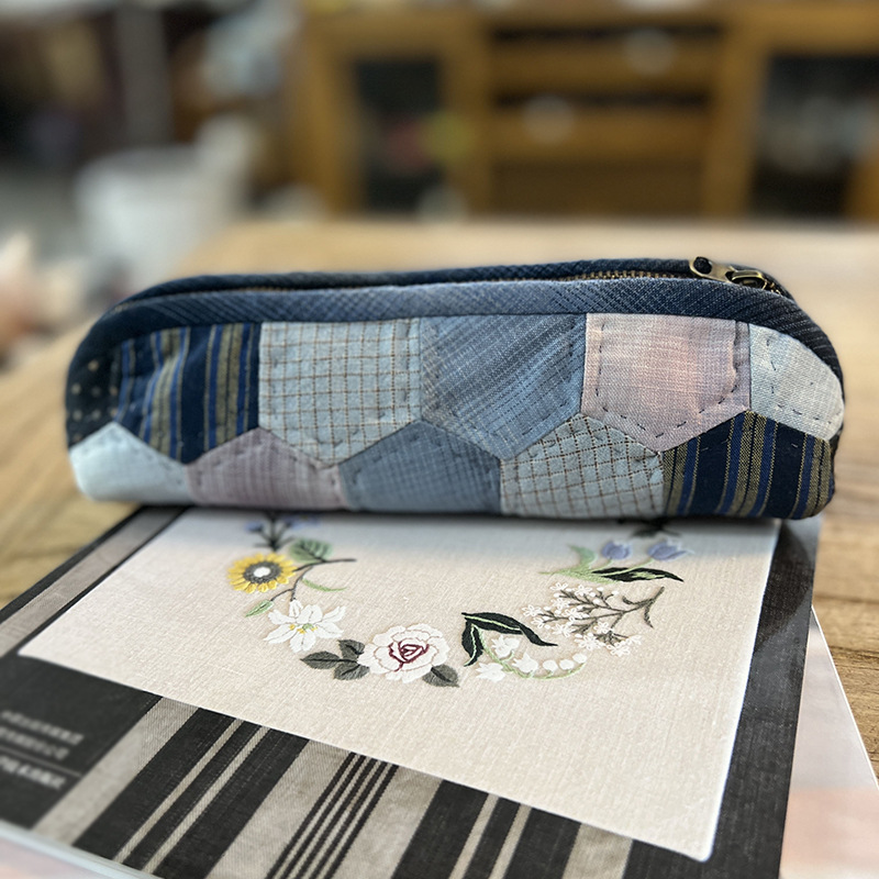 Bolso de lápices de flores tridimensional simple Lu bordado pequeño bolso de papelería fresca bolso de material de bricolaje bordado a mano bolso de lápices para niños