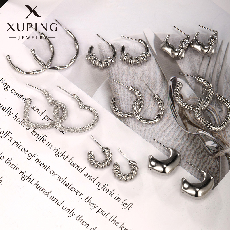 Xuping joyería de acero inoxidable simple pendientes de moda europea y americana personalidad en forma de C bambú junta torsión amor pendientes de orejas para mujeres