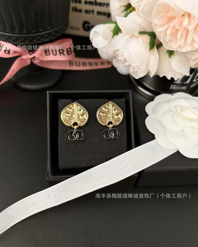 新款香家法式花朵名媛宫廷光面镶钻字母珍珠耳钉耳环耳饰品潮|undefined