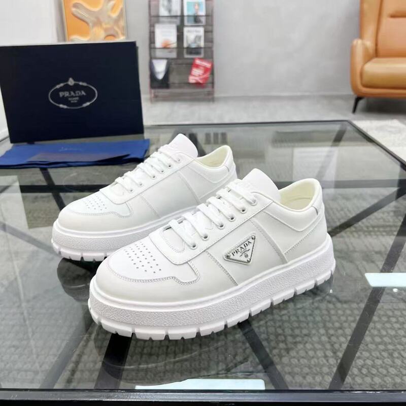 European Men's Genuine Leather Sneakers Fashion Triangle Logo Versatile Thick-Soled Casual Casual Shoes Simple and Handsome White Shoes European Men's Genuine Leather Sneakers Fashion Triangle Logo Versatile Thick-Soled Casual Casual Shoes Simple and Handsome White Shoes