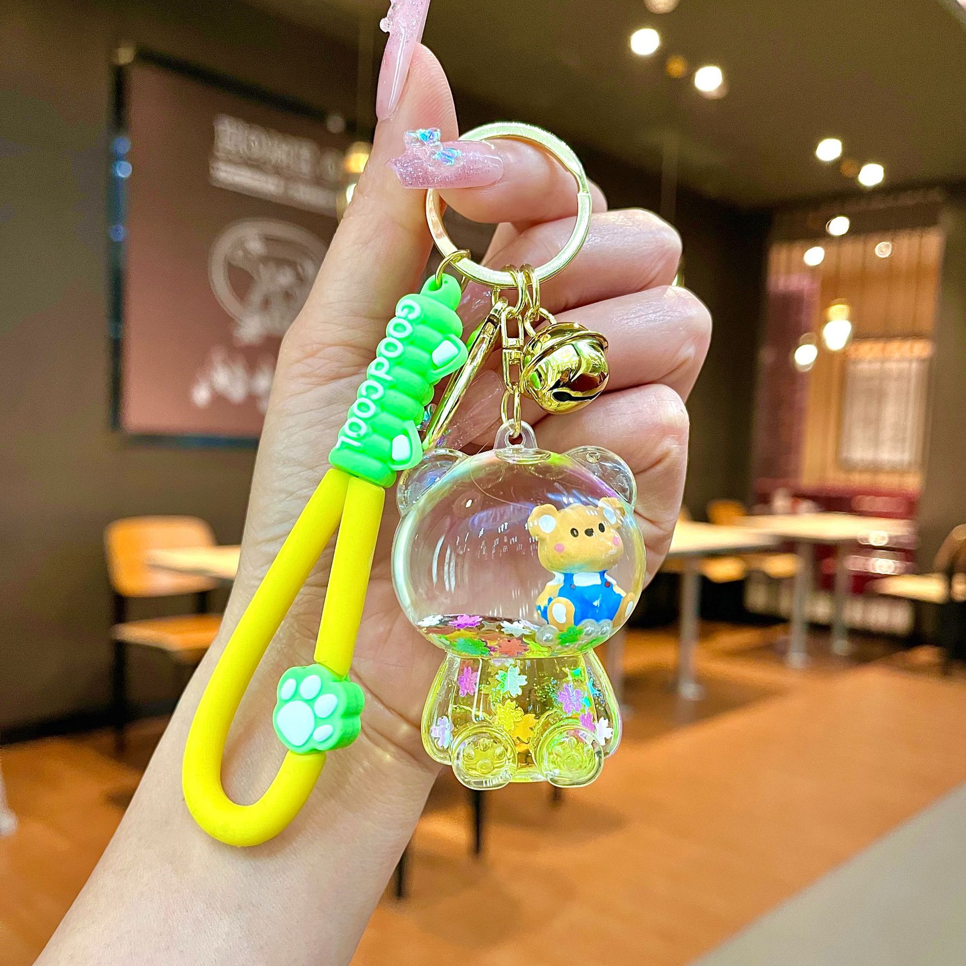 Nuevo llavero de dados luminosos con aceite, cuentas de burbujas, dados, colgantes de botella de arena de cristal, colgantes de bolsas al por mayor