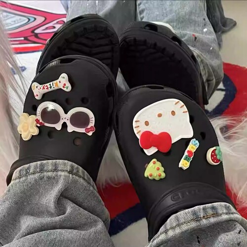 Hot Hawaiian Hello Kitty hole shoes buckle cartoon cute diy detachable shoe pattern decorative slippers beach