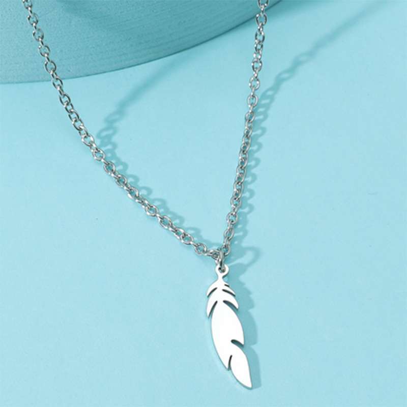 Collar masculino con colgante de brújula y pluma, acero de titanio, estilo europeo retro