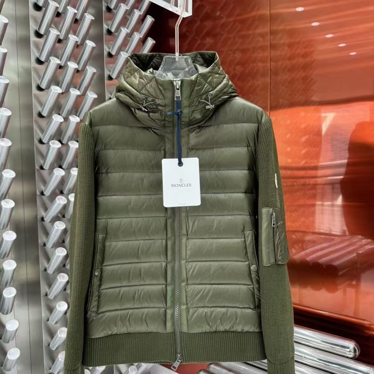 2026 New Men's Short down Jacket with Knitted Sleeve Splicing, Fashionable Hooded Warm Coat, Direct Supply from Men's Clothing Manufacturers