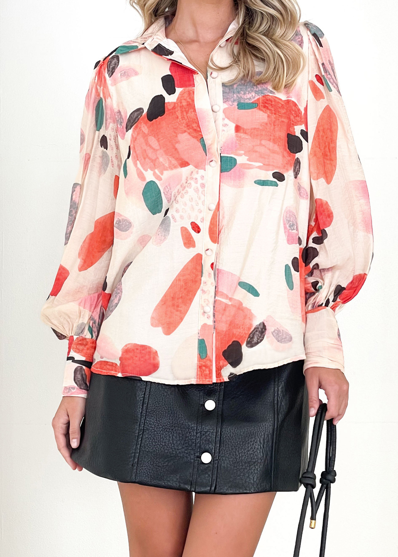 Dames blouse met abstracte print casual vest met knoopsluiting_voghion.com