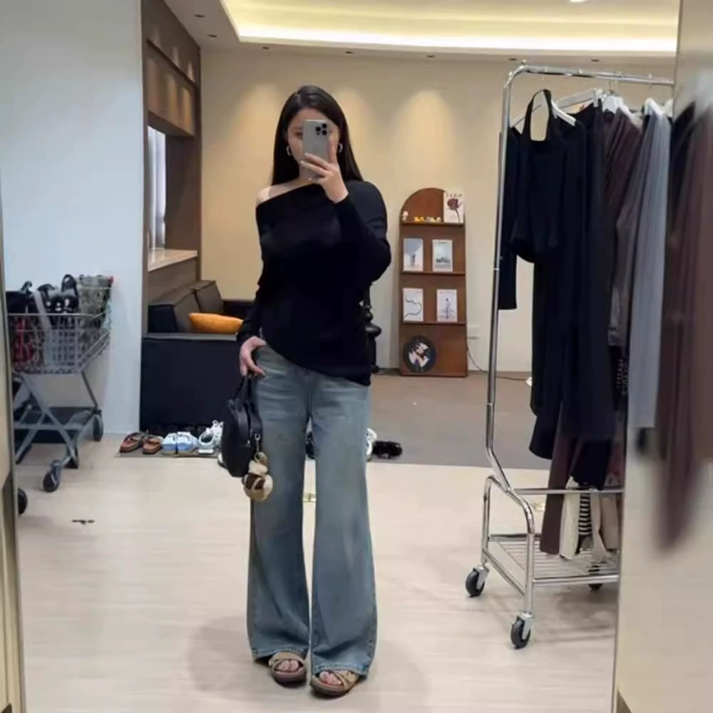 Большой размер черный косой плечо с длинными рукавами вязаный свитер женский осень 2024 новый толстый мм для талии, покрывающий мясо, тонкий топ с открытыми плечами