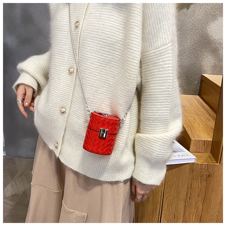 Bucket Bag Personality Chain Box Bag Woven Autumn And Winter 2021 New Shoulder Messenger Bag display picture 23