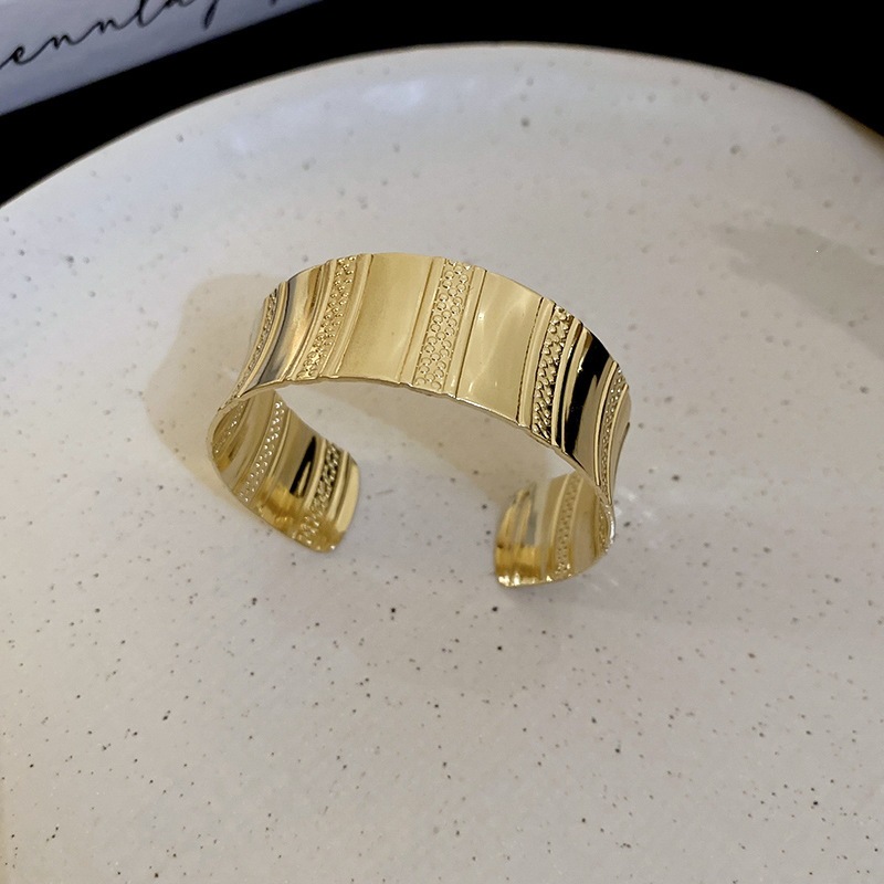 Pulsera 33 - dorada - trompeta