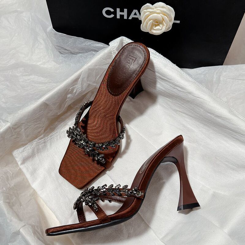 Cross-Strap Rhinestone High Heels 2026 New Model Crystal Chain Square Toe Open-Toe Horseshoe Heel Stunning Sandals for Women
