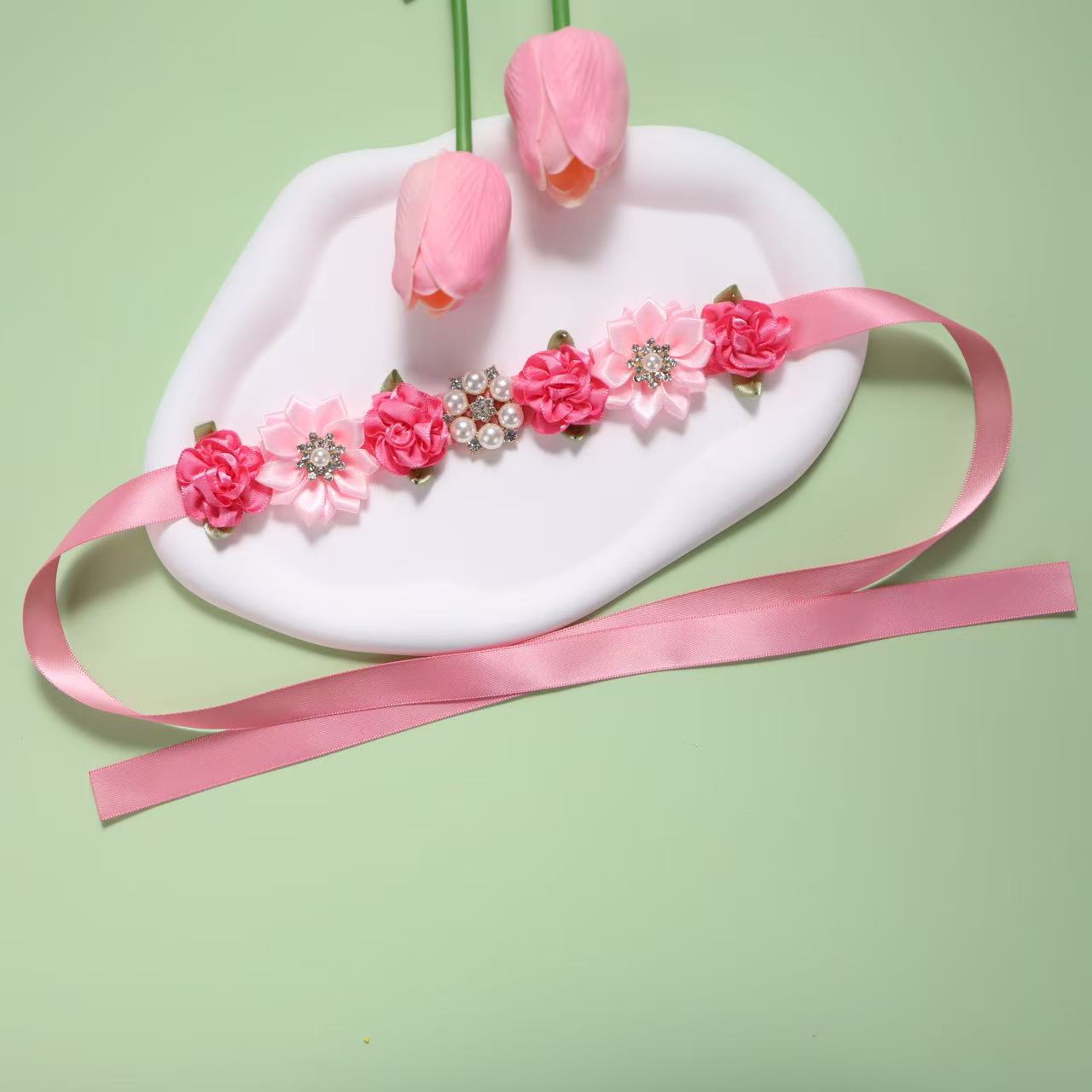 Six pearls with pink color