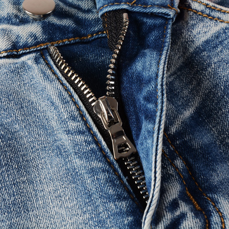 Herrenbekleidung im gleichen Stil, Katzenschnurrhaare, zerknitterte Farbe, Patchwork, Lederpatch, Loch, elastische Slim Fit-Röhrenjeans_voghion.com
