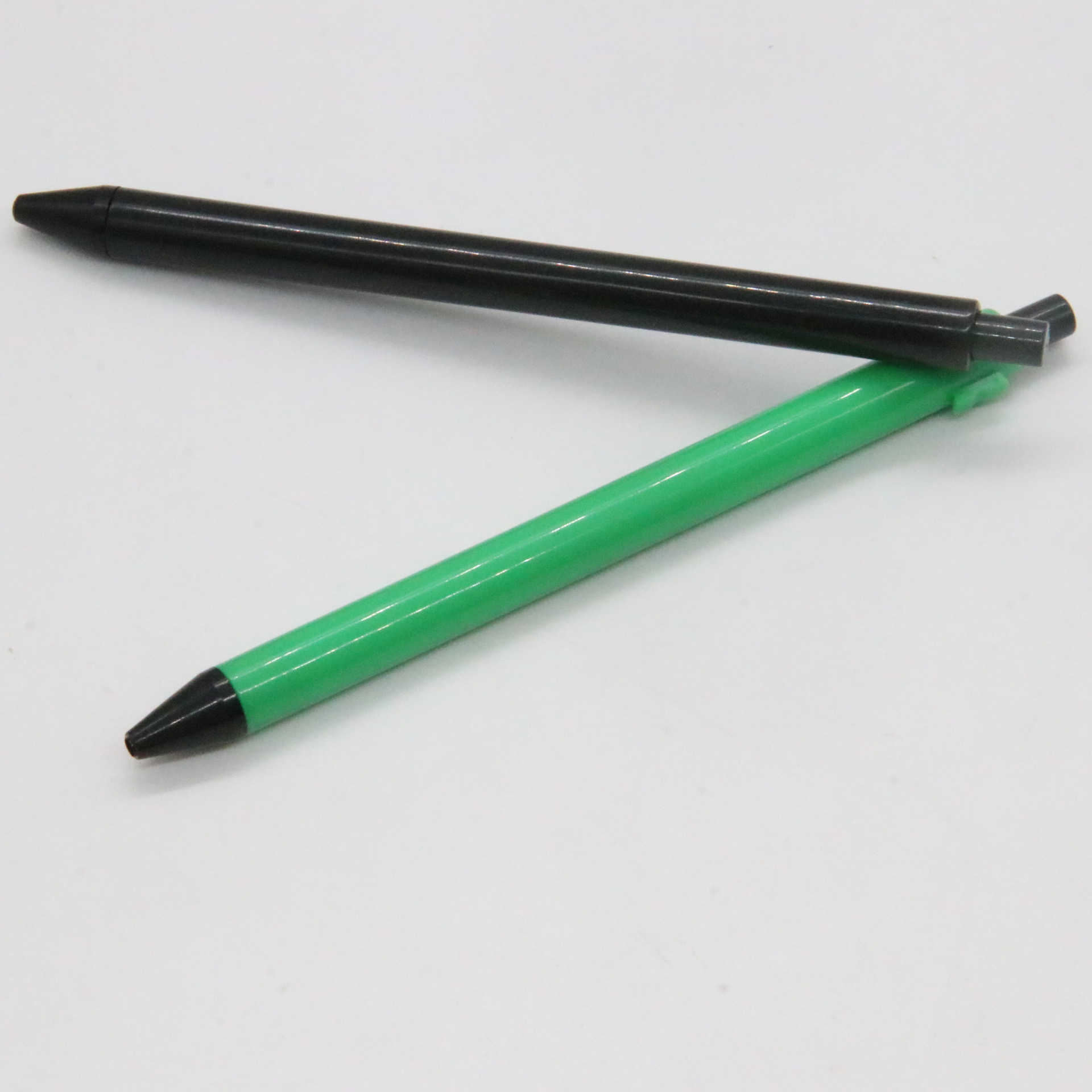 Plástico pluma bolígrafo prensa publicidad pluma láser logo en stock Prensa publicidad pluma de plástico