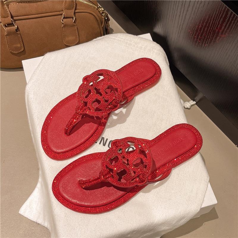 Zapatillas de diamantes de imitación para mujer Sandalias y zapatillas de playa con clavos de sauce de diamantes Comercio exterior transfronterizo zapatos de mujer de gran tamaño TB chanclas slippers