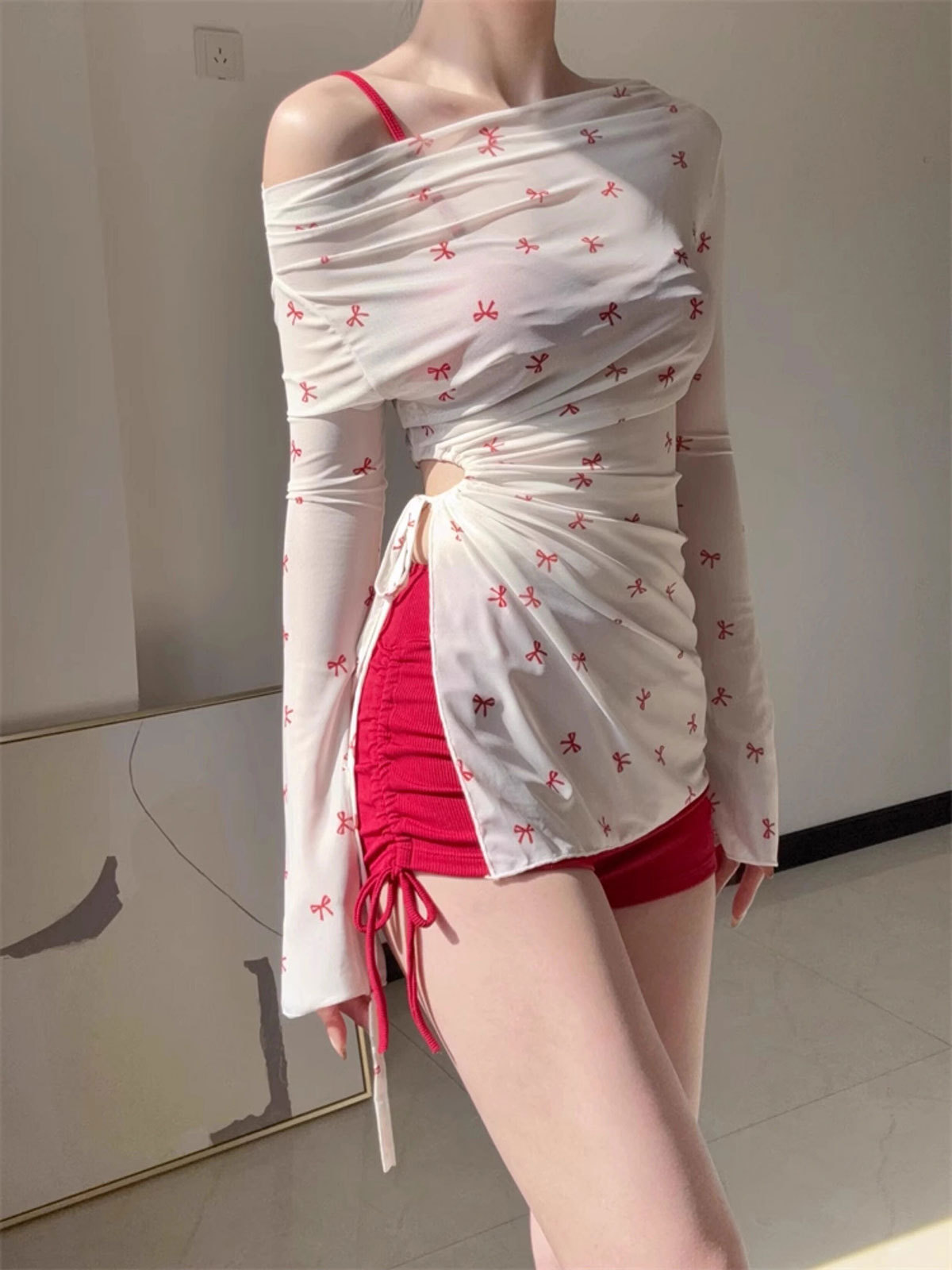 2025 nuevo traje de baño femenino coreano ins puro deseo blusa de protección solar pecho pequeño dividido, barriga cubierta delgada traje de baño sexy