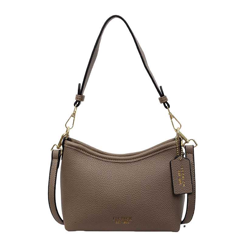 Bolsos populares de este año 2025 verano nuevo bolso femenino bolso de hombro con patrón de lichi simple bolso de mensajero con letras casuales