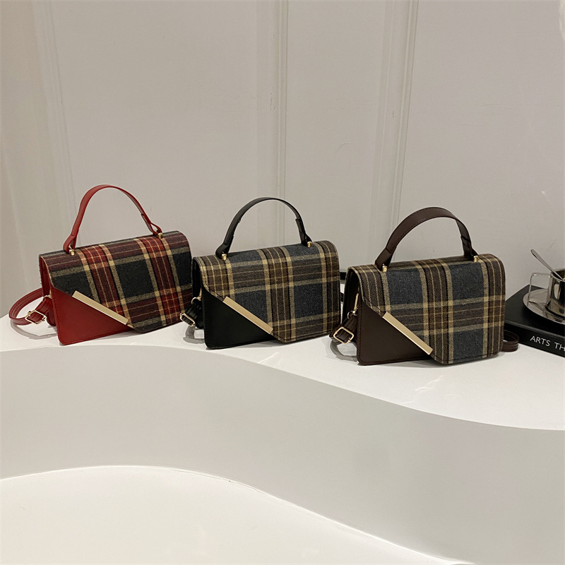 Bolso de mujer 2024 nueva moda retrógrada bolso cuadrado pequeño nicho de diseño universal bolso de hombro mochila