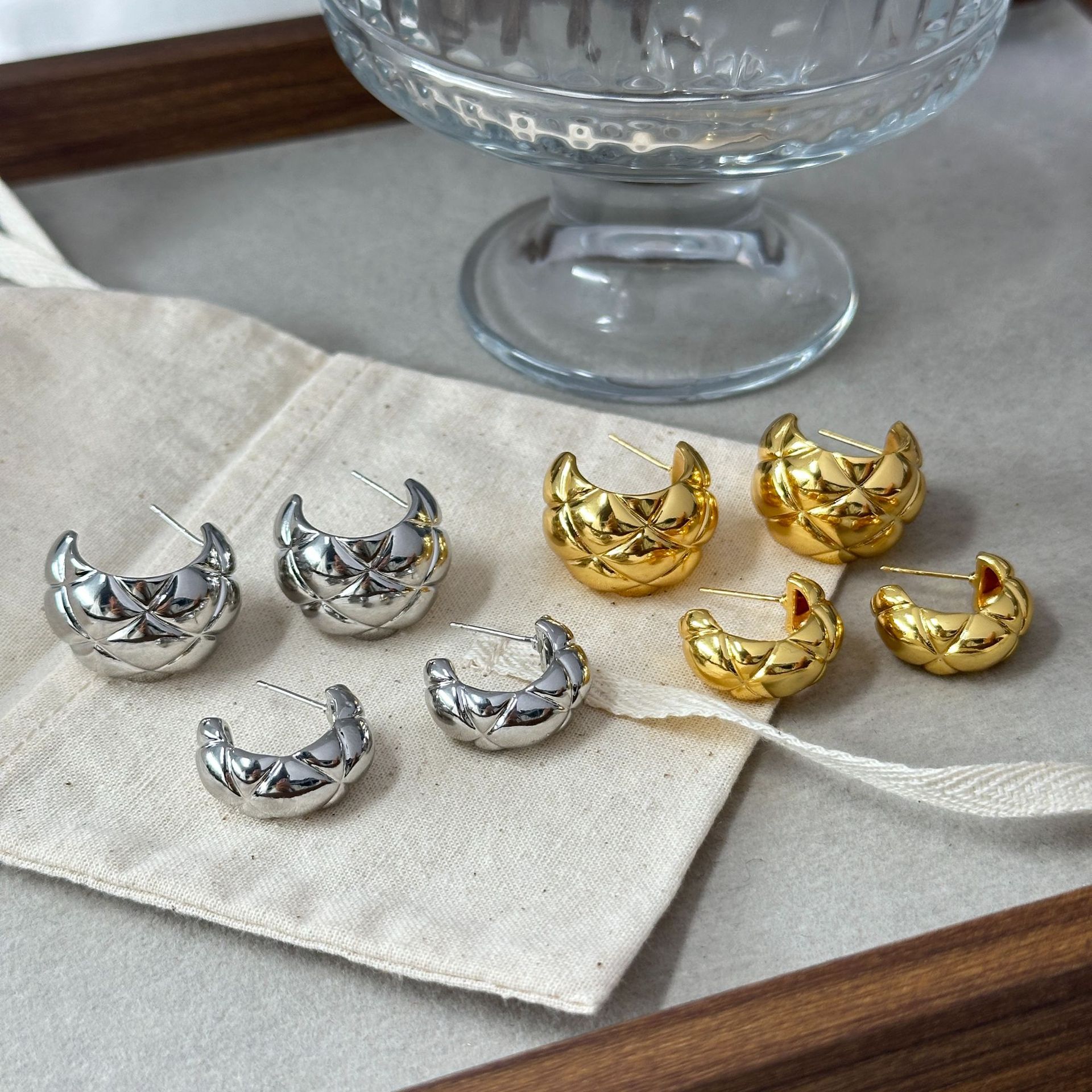 French Retro Metallic Rhombus Plaid C-Shaped Earrings, Versatile Stylish, Accessible Luxury Design Earrings and Earrings