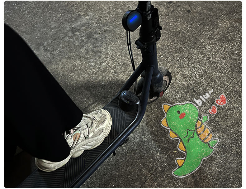 Children's Bicycle Electric Projector Light, Dynamic Atmosphere Light, Night Riding Motorcycle, Skateboard Balance Car, Cartoon Warning Light