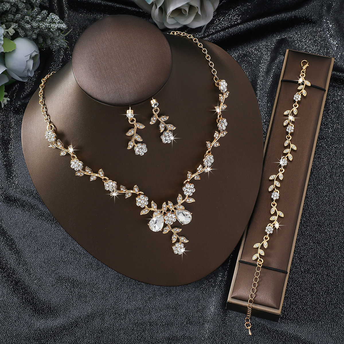 25268 gold three-piece set