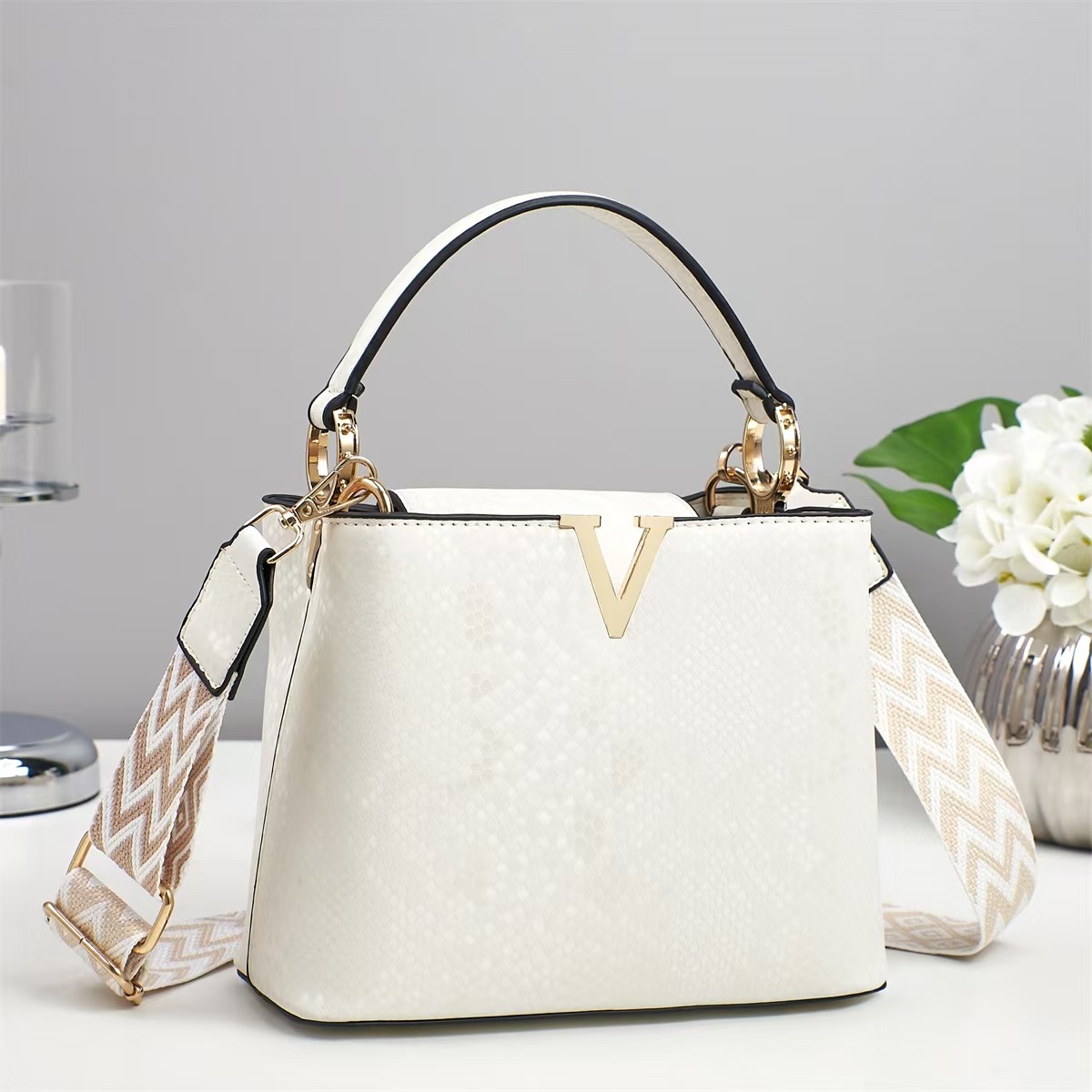 Bolso de madre de alta gama para mujer 2025 primavera y verano nuevo estilo temperamento de viaje bolso de mujer mensajero bolso de lujo ligero