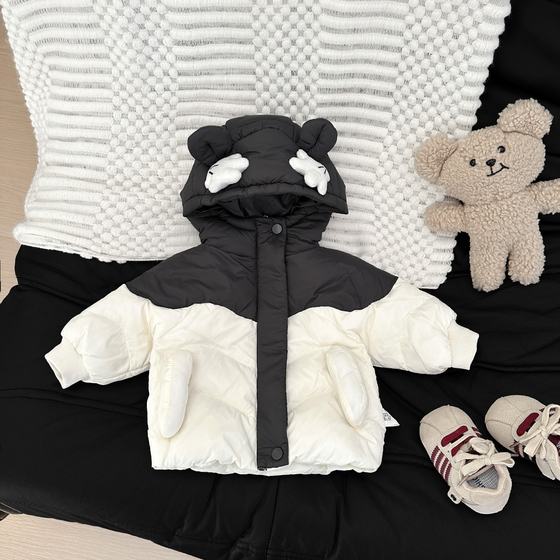 Invierno bebé chaqueta de plumón de colores nuevos niños lindos con capuzas blancas chaqueta de abrigo caliente ropa de bebé gruesa
