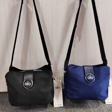 2026夏季新款女士纯色单肩包运动休闲斜挎包简约轻便户外女包批发