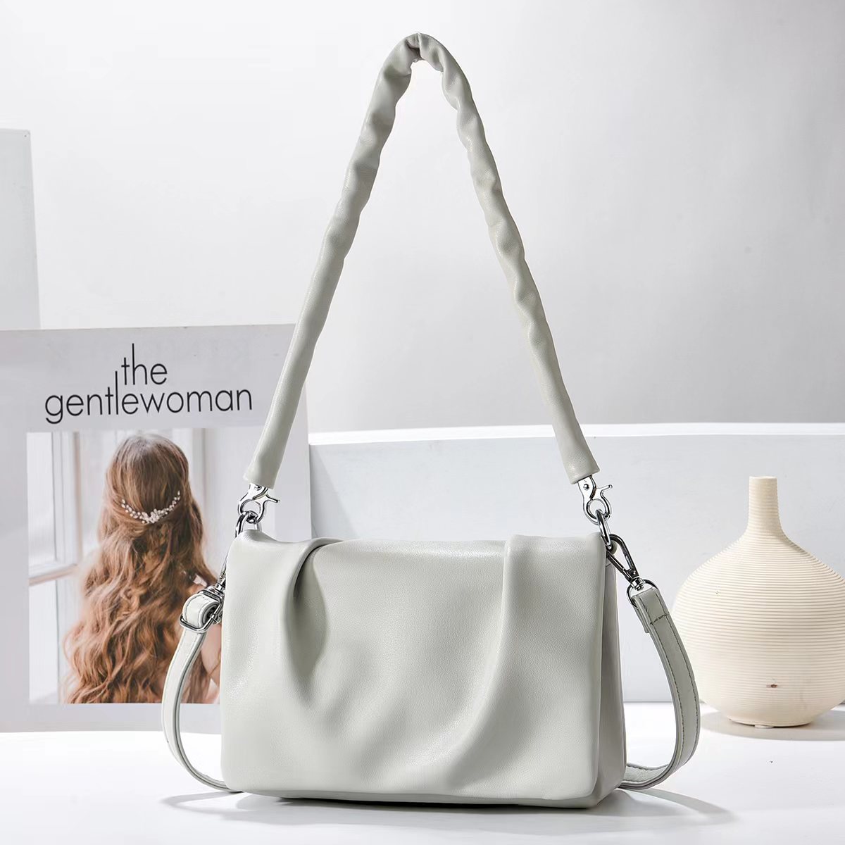 Gran capacidad de estilo extranjero versátil bolso de mano simple 2025 nuevo bolso de alto rendimiento bolso de hombro para mujeres image 5