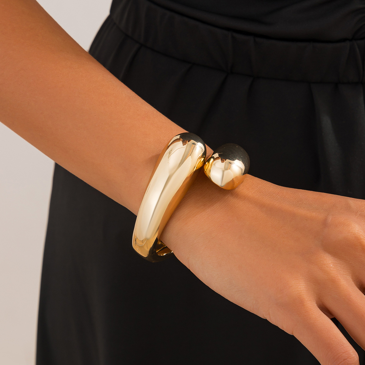 55g Weight Bangle Classification Alloy Chain Material 1 Piece Quantity Holiday, Travel Occasion Alloy Material Geometric Pattern Women's Gender Plating Design Elegant, Lady, Simple Style Style Elegant Lady Simple Style Geometric Alloy Bangles Wholesale 38